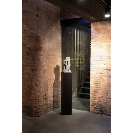 socle noir, 20 x 20 x 90 cm (lxLxh)