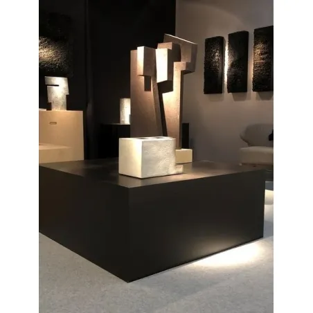 socle noir, 20 x 20 x 90 cm (lxLxh)