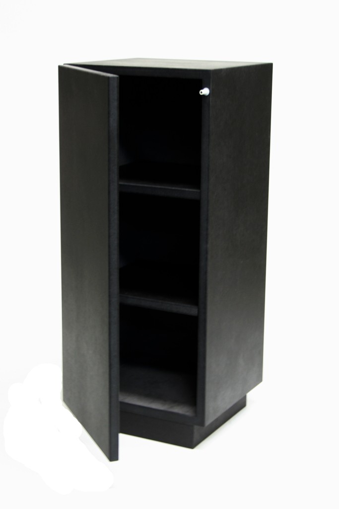 socle armoire noir brillant